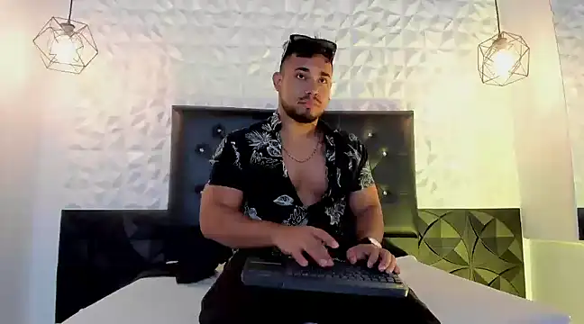 BrianMalonee online show from February 7, 1:43 pm