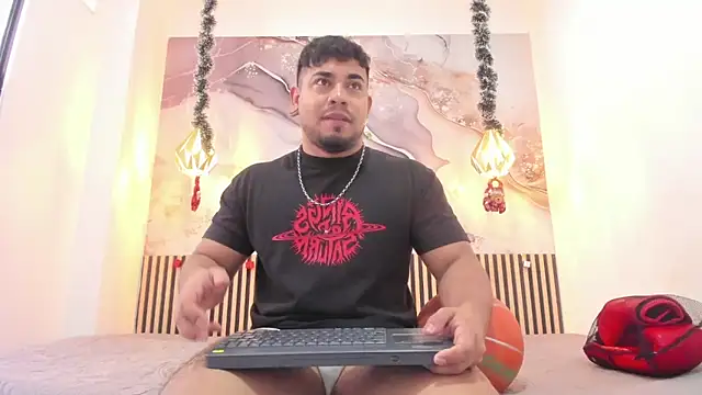 BrianMalonee online show from December 20, 12:45 pm