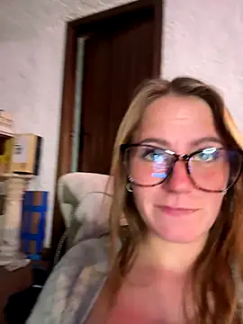 selenaluvv online show from November 26, 4:08 pm