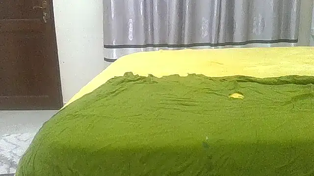 Snapshot of Fine_assie chatting on December 3, 9:57 pm Fine assie online show from December 3, 9:57 pm