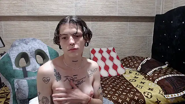 Snapshot of pretty_cristal69 chatting on January 24, 8:43 pm pretty cristal69 online show from January 24, 8:43 pm