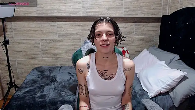 Snapshot of pretty_cristal69 chatting on February 26, 10:31 pm pretty cristal69 online show from February 26, 10:31 pm