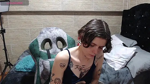 Snapshot of pretty_cristal69 chatting on February 28, 4:21 am pretty cristal69 online show from February 28, 4:21 am