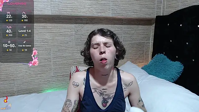 Snapshot of pretty_cristal69 chatting on September 24, 2:04 am pretty cristal69 online show from September 24, 2:04 am