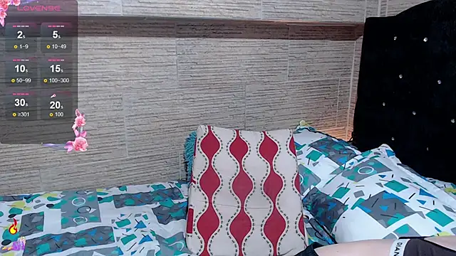 Snapshot of pretty_cristal69 chatting on October 2, 12:28 am pretty cristal69 online show from October 2, 12:28 am