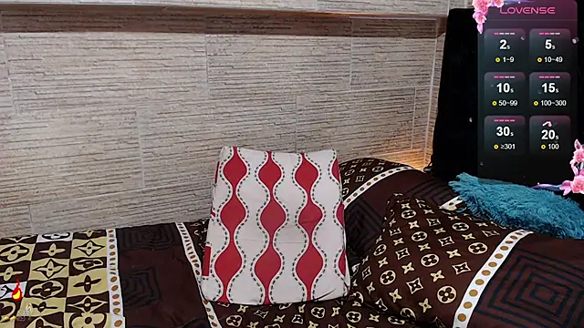 Snapshot of pretty_cristal69 chatting on October 9, 11:52 am pretty cristal69 online show from October 9, 11:52 am