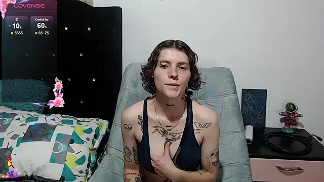 Snapshot of pretty_cristal69 chatting on October 21, 9:26 pm pretty cristal69 online show from October 21, 9:26 pm