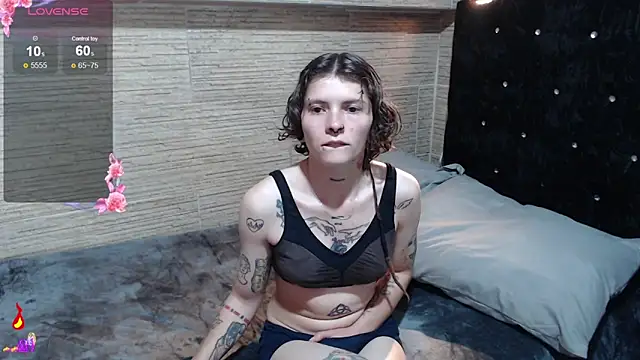 Snapshot of pretty_cristal69 chatting on October 28, 2:15 am pretty cristal69 online show from October 28, 2:15 am