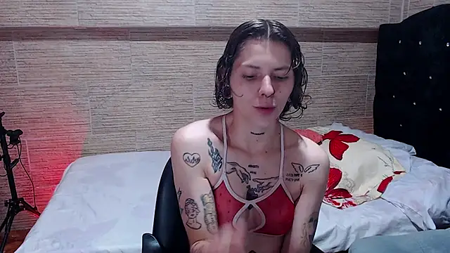 Snapshot of pretty_cristal69 chatting on November 28, 12:19 pm pretty cristal69 online show from November 28, 12:19 pm