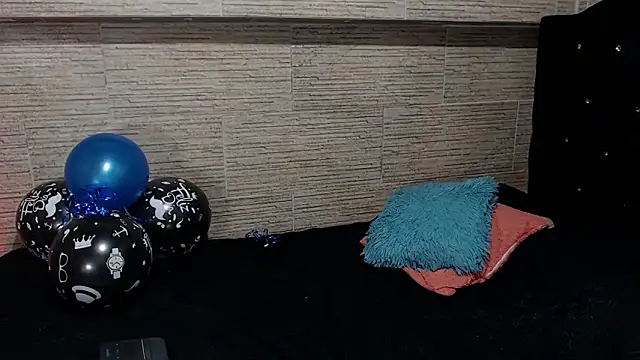 Snapshot of pretty_cristal69 chatting on December 2, 1:33 am pretty cristal69 online show from December 2, 1:33 am