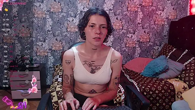 pretty cristal69 online show from April 17, 10:24 pm