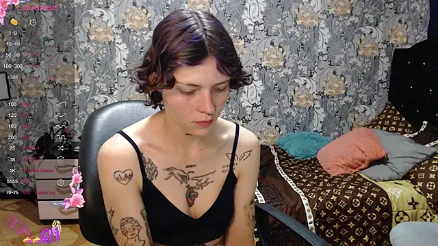 Snapshot of pretty_cristal69 chatting on April 23, 11:18 pm pretty cristal69 online show from April 23, 11:18 pm