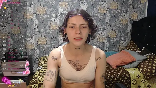 Snapshot of pretty_cristal69 chatting on April 25, 2:14 am pretty cristal69 online show from April 25, 2:14 am