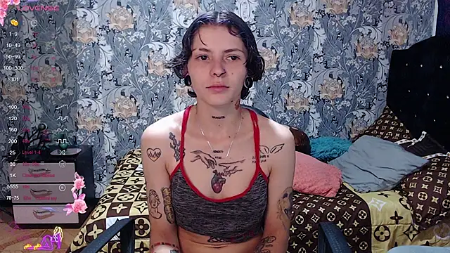 Snapshot of pretty_cristal69 chatting on May 1, 12:54 pm pretty cristal69 online show from May 1, 12:54 pm