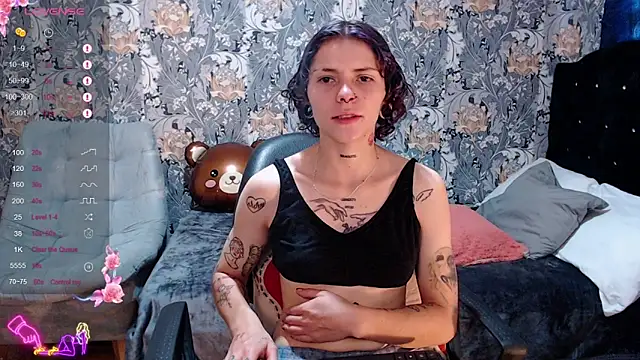 Snapshot of pretty_cristal69 chatting on May 3, 1:28 pm pretty cristal69 online show from May 3, 1:28 pm