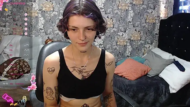Snapshot of pretty_cristal69 chatting on May 5, 9:45 pm pretty cristal69 online show from May 5, 9:45 pm