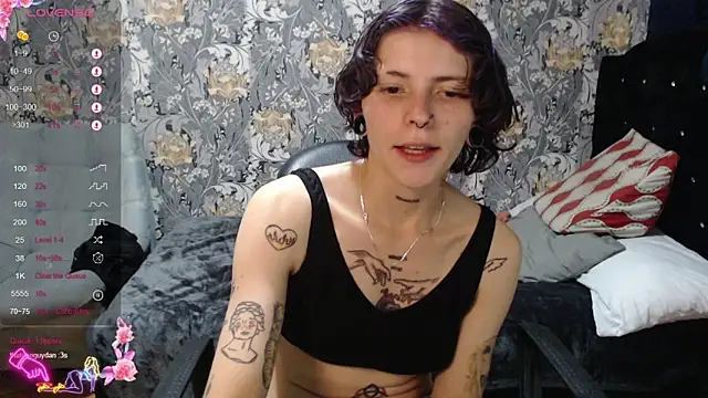 Snapshot of pretty_cristal69 chatting on May 13, 12:30 am pretty cristal69 online show from May 13, 12:30 am