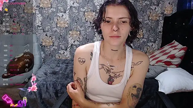 Snapshot of pretty_cristal69 chatting on May 17, 12:56 pm pretty cristal69 online show from May 17, 12:56 pm