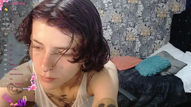 Snapshot of pretty_cristal69 chatting on May 21, 12:12 pm pretty cristal69 online show from May 21, 12:12 pm