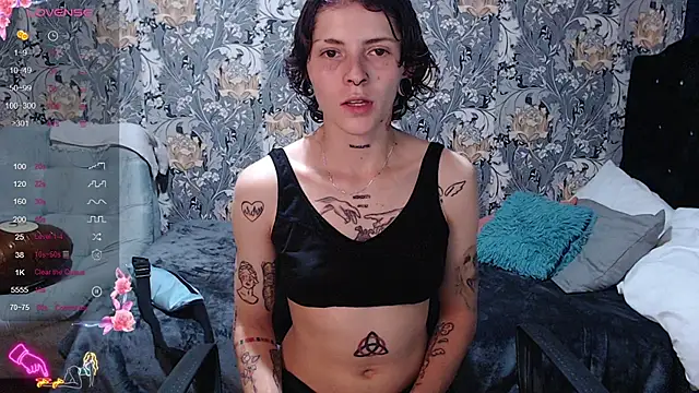 Snapshot of pretty_cristal69 chatting on May 25, 11:00 pm pretty cristal69 online show from May 25, 11:00 pm