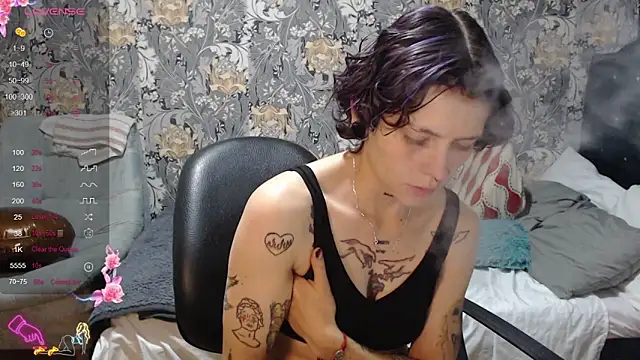 Snapshot of pretty_cristal69 chatting on June 2, 11:18 pm pretty cristal69 online show from June 2, 11:18 pm