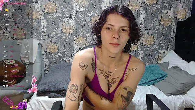 Snapshot of pretty_cristal69 chatting on June 7, 5:27 pm pretty cristal69 online show from June 7, 5:27 pm