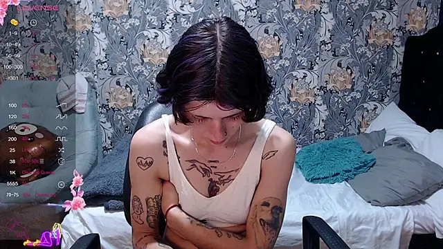 Snapshot of pretty_cristal69 chatting on June 8, 10:10 pm pretty cristal69 online show from June 8, 10:10 pm