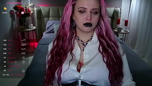 Snapshot of Miss_Maya_Mils chatting on February 9, 4:04 am Miss Maya Mils online show from February 9, 4:04 am