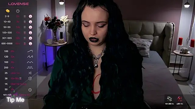 Snapshot of Miss_Maya_Mils chatting on October 6, 1:03 am Miss Maya Mils online show from October 6, 1:03 am