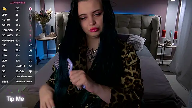 Snapshot of Miss_Maya_Mils chatting on October 14, 1:06 am Miss Maya Mils online show from October 14, 1:06 am