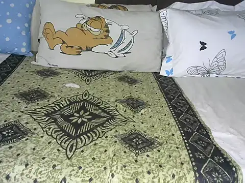 Snapshot of Bella_cute01 chatting on February 24, 3:31 pm Bella cute01 online show from February 24, 3:31 pm