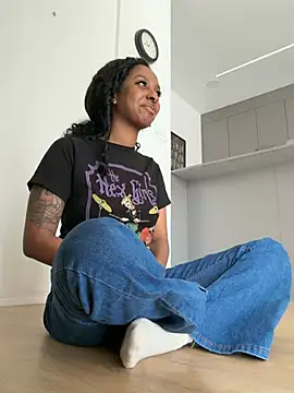 Your Paris online show from March 31, 4:40 pm