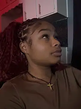 Snapshot of skylarrylee chatting on January 8, 11:21 am skylarrylee online show from January 8, 11:21 am