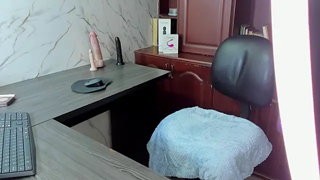 MissEscarleth online show from January 25, 5:29 am