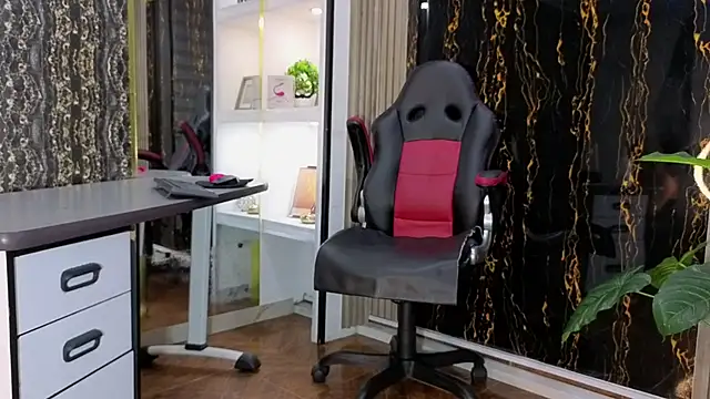 MissEscarleth online show from October 21, 2:56 am