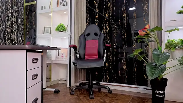 MissEscarleth online show from March 20, 2:16 am