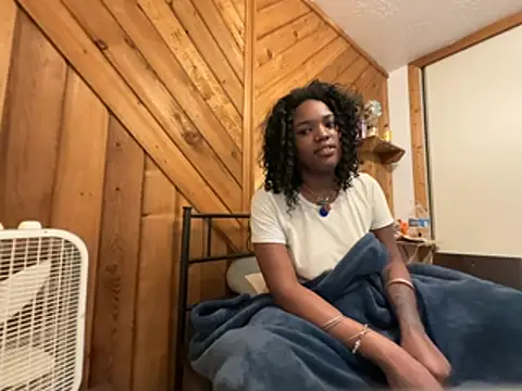 Snapshot of magicalc00ch chatting on June 6, 7:46 am magicalc00ch online show from June 6, 7:46 am