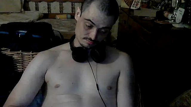Snapshot of JustTylerr chatting on July 3, 8:54 am JustTylerr online show from July 3, 8:54 am