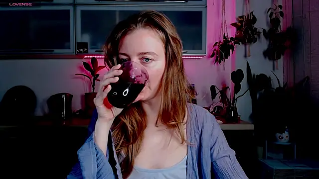 Snapshot of Elly_Helly chatting on November 17, 8:47 pm Elly Helly online show from November 17, 8:47 pm