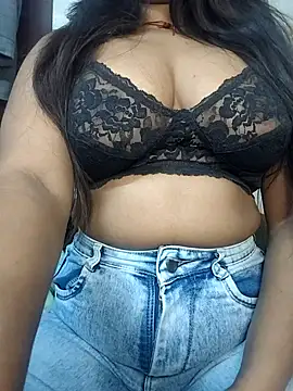 Snapshot of MohiniHott chatting on February 14, 7:17 am MohiniHott online show from February 14, 7:17 am