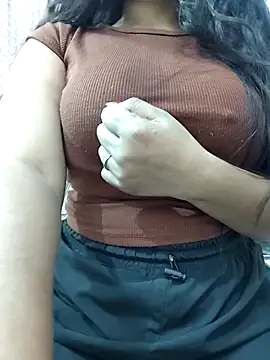 Snapshot of MohiniHott chatting on December 1, 7:13 am MohiniHott online show from December 1, 7:13 am