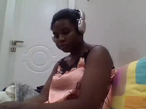 Snapshot of queenzuena chatting on July 1, 9:58 pm queenzuena online show from July 1, 9:58 pm
