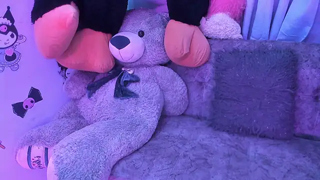 Snapshot of isaaclatino chatting on November 13, 11:58 pm isaaclatino online show from November 13, 11:58 pm