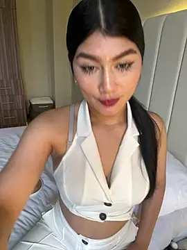 EmmaMartiinez online show from May 3, 9:43 pm
