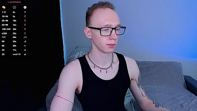 Snapshot of Alex_silents chatting on June 17, 3:35 pm Alex silents online show from June 17, 3:35 pm