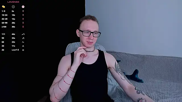 Snapshot of Alex_silents chatting on June 27, 2:44 pm Alex silents online show from June 27, 2:44 pm