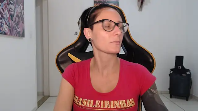 Snapshot of CrisBathoryxxx chatting on December 28, 10:02 pm CrisBathoryxxx online show from December 28, 10:02 pm