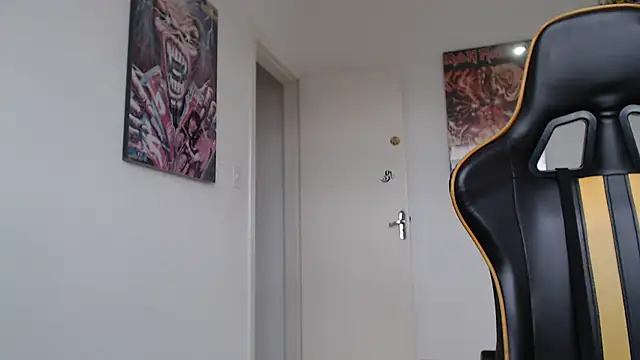 Snapshot of CrisBathoryxxx chatting on January 5, 8:42 pm CrisBathoryxxx online show from January 5, 8:42 pm