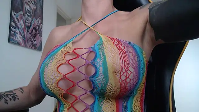 Snapshot of CrisBathoryxxx chatting on January 10, 9:10 pm CrisBathoryxxx online show from January 10, 9:10 pm