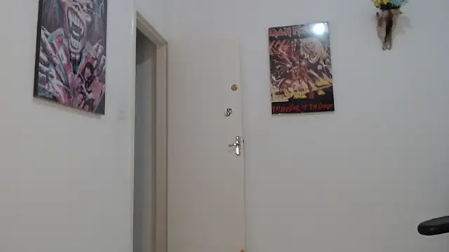 Snapshot of CrisBathoryxxx chatting on January 11, 11:24 pm CrisBathoryxxx online show from January 11, 11:24 pm